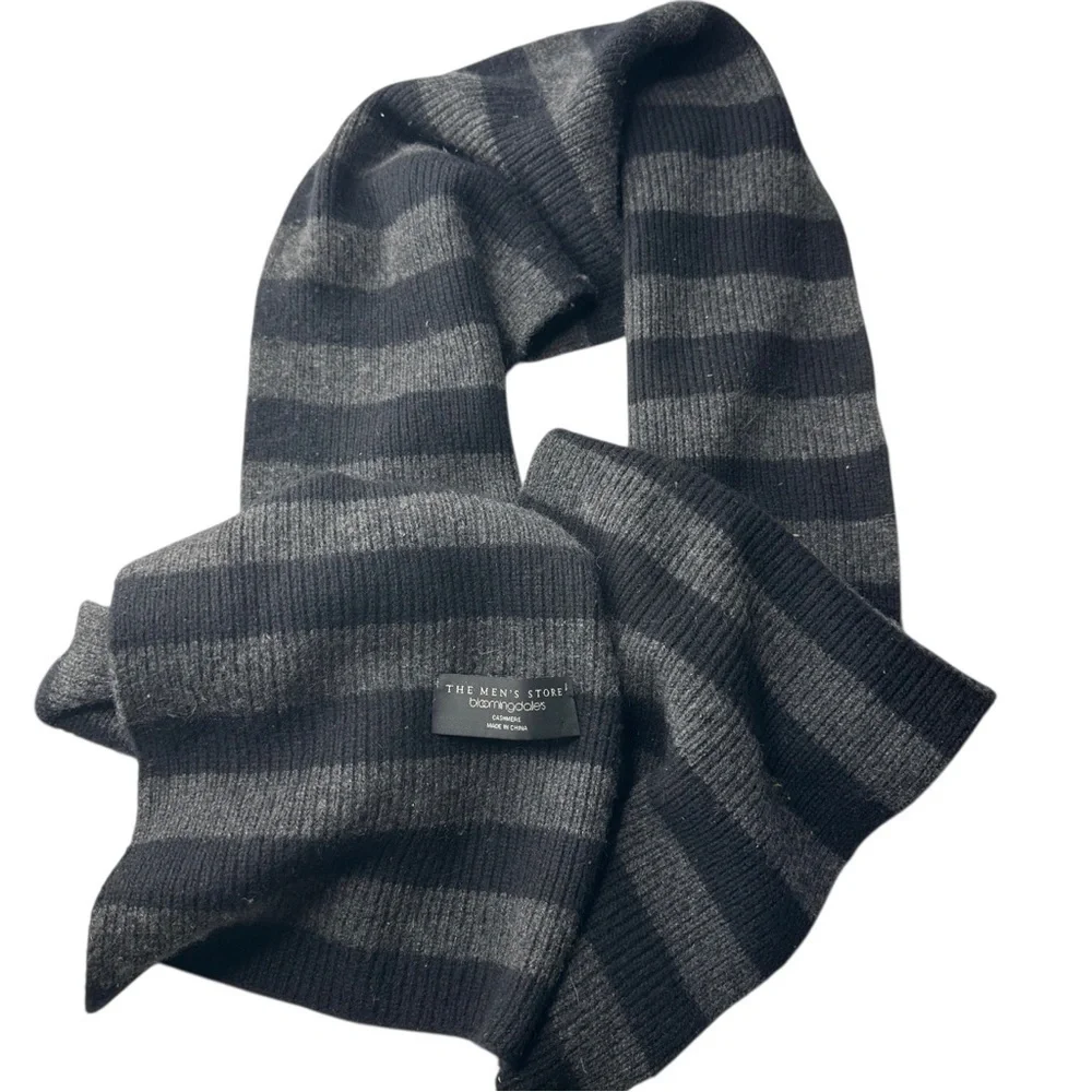 Cashmere Bloomingdales grey and black striped Scarf GUC